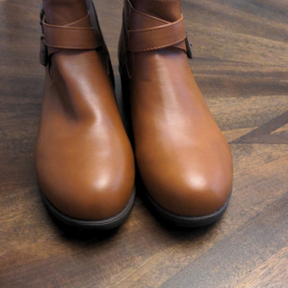 Elegant Tan Heeled Women's Boots - Picture 12 of 15